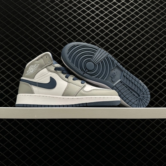 Air Jordan1 Mid  True Blue - Picture 4 of 6